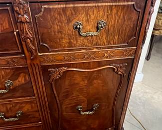 Gorgeous Antique Hard Carved Buffet. Gorgeous hand carved antique buffet. Piece is made of mahogany with burl veneer to accent drawer fronts and doors. Beautiful brass hardware adds a finishing touch. There is a glass top cut to fit to protect the top. See photos for condition.
35 1/2" Tall x 63 1/2" Long x 20" Deep
Note photos for details and condition. Measurements taken under field conditions are approximate within 1/2". Feel free to reach out with any questions.
Items are heavy and we do not assist with loading. Be sure to bring adequate help and a large enough vehicle for large items. If you need assistance, call Denny for an estimate for delivery. (720) 393-0204.