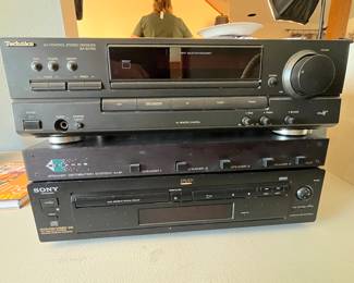 Technics SA-EX140 Stereo Receiver, Sonance Speaker Distribution System, Sony DVP-S3000 DVD/CD Player.
This lot includes a 1999 Technics SA-EX140 Stereo Receiver, a Sonance Speaker Distribution System Model 4MP, and a Sony DVP-S3000 DVD/CD Player. All items are in good working condition and ideal for enhancing your audio and video experience.