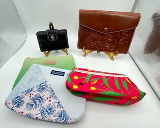 This is a lot that includes a Coach Wallet and a Patricia Nash clutch, along with a small collection of cosmetic and other travel bags. In good used condition, this is a lot you won’t want to slip by!
Note photos for details and condition. Measurements taken under field conditions are approximate within 1/2". Feel free to reach out with any questions.
Items are heavy and we do not assist with loading. Be sure to bring adequate help and a large enough vehicle for large items. If you need assistance, call Denny for an estimate for delivery. (720) 393-0204.