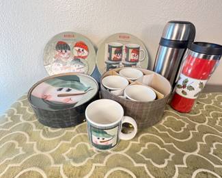 Sakura Snowman Portraits Holiday Dishes Set. This auction lot includes a complete set of festive holiday dishes featuring snowman designs. Year: 2001, Brand: Sakura. The set includes four mugs, decorative plates, and travel thermoses. Perfect for the holiday season!
Note photos for details and condition. Measurements taken under field conditions are approximate within 1/2". Feel free to reach out with any questions.
Items are heavy and we do not assist with loading. Be sure to bring adequate help and a large enough vehicle for large items. If you need assistance, call Denny for an estimate for delivery. (720) 393-0204.