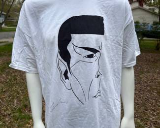 Signed T-shirt by Leonard Nimoy "Spock" T-shirt is size 2XL
Condition - wrinkly but clean
Signed / Autographed
Condition - excellent - shirt appears unworn.
No COA
Sold as is