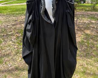 Certified "Federation Security Council" Costume. Official movie pop / costume
Certified "Federation Security Council Alien" Costume TV/Film Star Trek. Registered Number ST1718
Please see pictures. There is a hole/rip in the shoulder and glue/stapes showing. Sold as is.
COA included