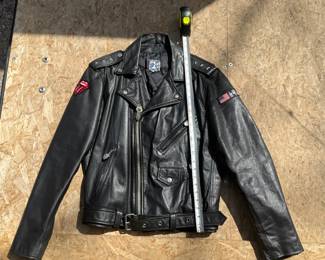 1989 North American Tour "Roadies Only" leather jacket
size XL - believed to be women's jacket - please see photos and dimensions.
Only the Roadies were given these jackets
Jacket has 3 stars added to the each top epaulet
All zippers are in working condition with iconic zipper pull
Approximate Dimensions
Inseam sleeve length is 18"
Pit to Pit - 22 - 23"
Length of jacket - 24"
Waist - 21"