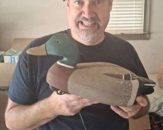 Decoy with swivel head