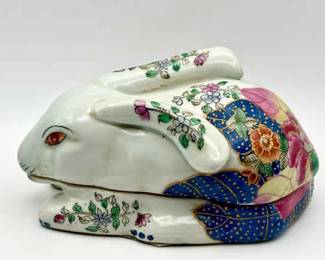 Chinese Tobacco Leaf porcelain bunny trinket box