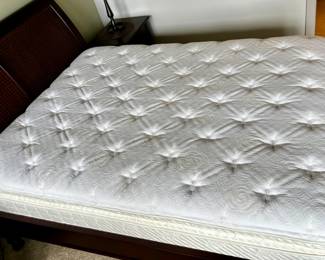Detail of pristine mattress/topper