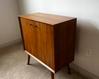 side table/buffet