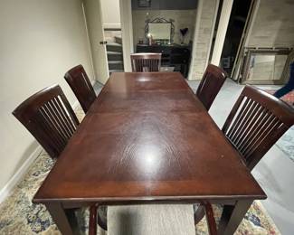 Dining room table w/ 6 chairs