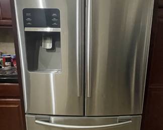 Samsung Refrigerator - ice maker in the door and in the freezer.