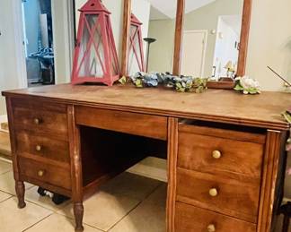 Mid Century Modern
Clemco 2 in 1 Writing Desk & Vanity