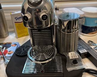NESPRESSO MACHINE