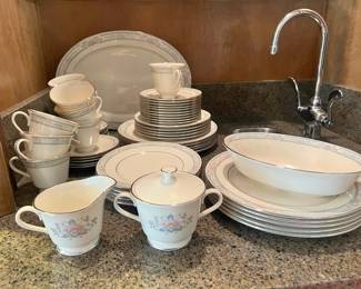 Lenox "Charleston" Dinnerware Set
