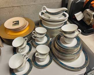 Royal Doulton "Carlyle" English Fine Bone China Set