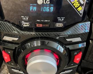 LG Bluetooth Mini Hi-fi Shelf System with Built-in Subwoofer