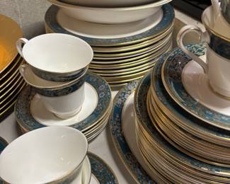 Royal Doulton "Carlyle" English Fine Bone China Set