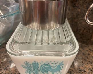 Multicolor Measuring Cup Set, PYREX Amish Butterprint 1-1/2 Pint Lidded Refrigerator Dish – #0502