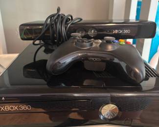 Xbox 360 Console, Game Controller, Xbox 360 Kinect Sensor 