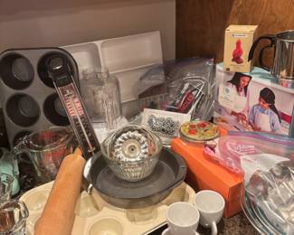 Muffin Pans, Cake Pan, Wooden Rolling Pin, Le Creuset Stoneware Pie Bird Funnel 