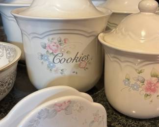 Pfaltzgraff Tea Rose Cookie Jar Set with Napkin Holder