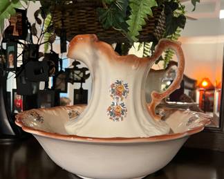 Vintage Wash Basin and Pitcher 
