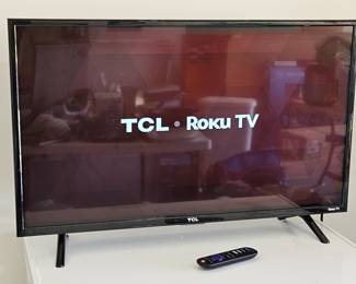 TCL 32in Class HD Roku Smart TV w/ Remote