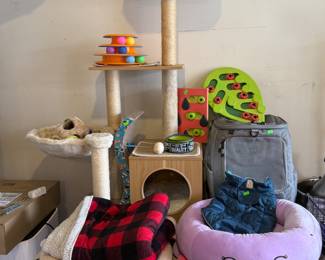 Everything for the Cat! Cat tree, Cat beds, Cat backpack, Toys, Catnip