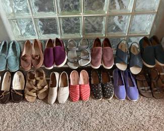 Womens Casual Shoe Lot Size 99.5 Vionic, TOMS, Minnetonka More