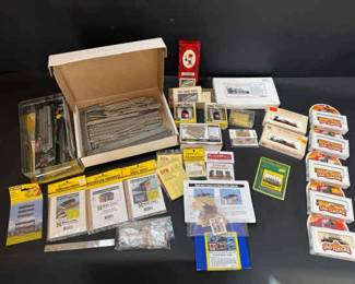 Set d Large N Scale Model Train Lot Track, Structures, Rolling Stock Accessories