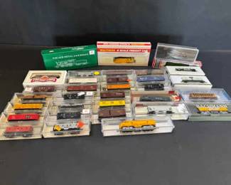Large lot of N scale, model trains