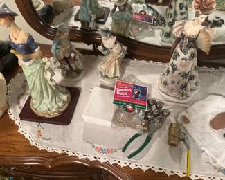 Ceramic figurines