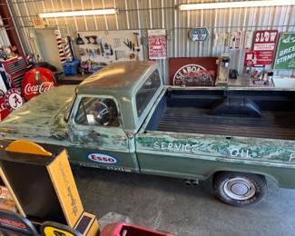 1971 Ford F100, newer 302 Mustang V8 Motor, Esso painted, redone interior!