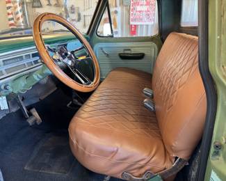 1971 Ford F100, newer 302 Mustang V8 Motor, Esso painted, redone interior!