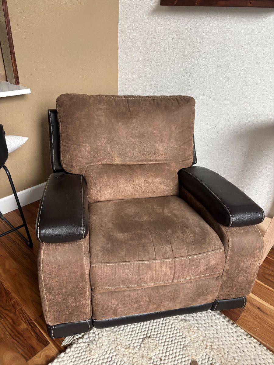 Recycling chair, used but very comfortable