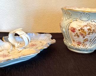 Beautiful La Belle Porcelain