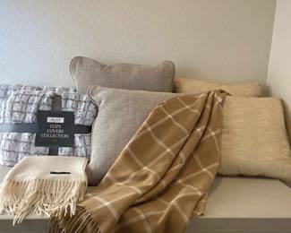 Luxury Throws Comfy Pillows