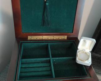 Bombay Jewelry Box (1998) Key included/Baby Braclet (14K GF)