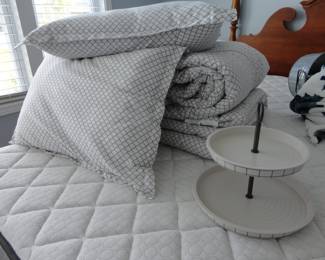 Crane & Canopy Queen Bed Set