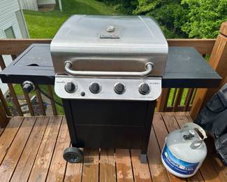 Charbroil Grill with Warming Tray