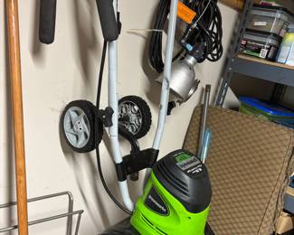 Electric tiller
