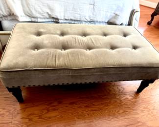 Tufted bench