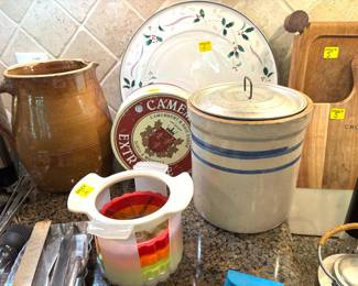 Assorted kitchen decor