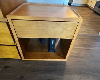 Thuma Night stand