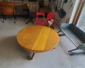 Coffee Table and 2 small chairs (children's size)