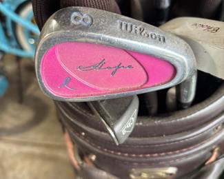 Set women’s “Hope” golf clubs by Wilson and bag. Nice set.