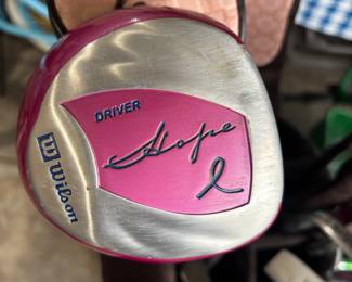 Set women’s “Hope” golf clubs by Wilson and bag. Nice set.