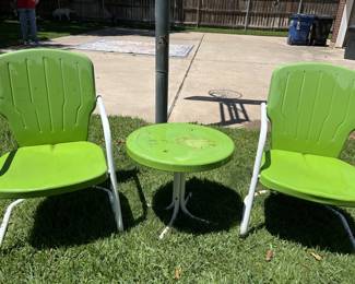 Right and fun, metal chairs, and table for your patio