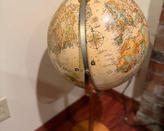 Pedestal globe