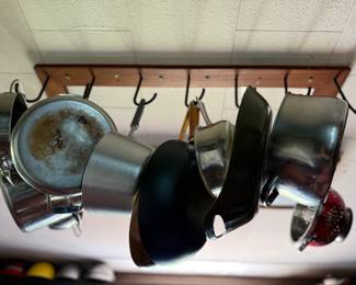Assorted kitchenware