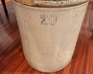 Big 20 gallon crock!