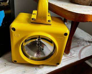 VINTAGE US NAVY SHIP MILITARY YELLOW PORTABLE BATTLE SPOT LIGHT LANTERNS
